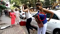 gauri khans boobs exposed in public