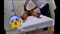 Massagista fodeo suas clientes durante a massagem