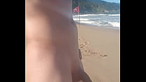 Pelado na praia nudista