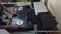 Bredvid mixern DJing med pussy flow för fler videor på pamelasanchez.eu