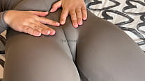 LOOK AT MY CAMELTOE WHILE I MASTURBATE IN MY TIGHT YOGA PANT
