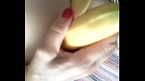 Mi masturbo con le banana - anal estremo