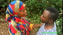la femme adultère du village.  Dans un village d'Afrique, cette femme trompe son mari et joue un rôle auprès des villageois.  elle embrasse même publiquement dans les champs, dans la brousse et autres.  Vivez l'in&eacut