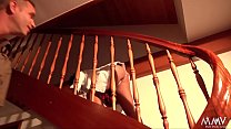 Unter der Treppe sollst du stehen  - da kann man manch ein Vötzchen seh´n