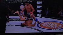 Black fighter rub his bulge on opponent's ass / Luchador negro soba bulto