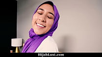 Teen Loves Shaking Her Ass for Videos Online - Hijablust