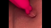 Watch Mandy Spreadum fuck herself with hot pink dildo