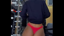 Slim thick ladd shaking ass in room space enjoying her self
