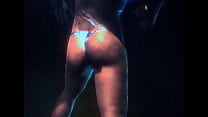 Sexy d. Woman Dancing (Back Side)