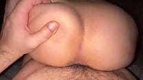 An experienced MILF knows what to do with a big dick