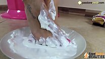 The sweetest cake ever! Sexy barefoot Daniela puts sweet cream all over her smelly feet: will you taste them?