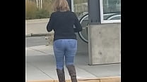 A fan sighting of GILF sex star MarieRocks in a parking lot