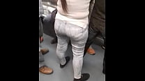 Milf culona en el metro de la ciudad de México