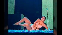 Anitta pagando peitinho prêmio multishow