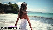 Skinny Putri Cinta Stripping Naked On A Tropical Beach