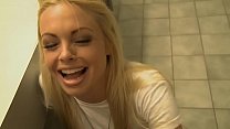 RILEY STEELE AND JESSE JANE BLOW A GUY DURING FILMING BREAK