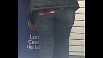 voyeur ass cheeks in jeans