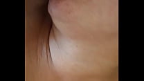 Mujer madura latina chupando verga morena hasta sacar el semen jugando con dildos y plug anal
