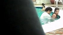 Esposa novinha putinha safadinha trepando na piscina