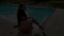 I send a video to my boyfriend masturbating in the pool
