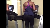 vouyer big booty at the gym jiggling on treadmill candid footage of bubble butt