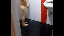 Follando duro en el baño con una puta sucia colombiana