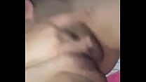 Rosy masturbandose con el dedo en la conchita su marido graba a él le gustaría que la penetrara otro