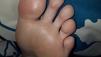White Toes wiggling