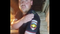 Полицейский с огромной задницей использует банан неправильным способом))) Большая жопа, татуировки, анальный секс