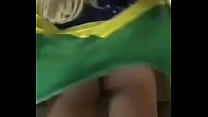 Puta gostosa mostra a xoxota na vitória de Bolsonaro