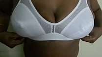 Mallu aunty aparna trying her new bra gifted one of her fans.MOV