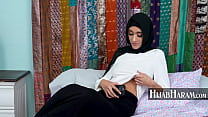 Teen In Hijab Masturbates Thinking About Her Crush