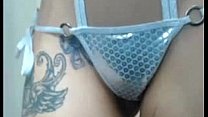 Tattooed babe presents her shaved pussy and ass