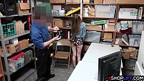 Fake pregnant shoplifting girl suspected and banged by security