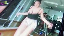 Woman in gym gets caught offguard
