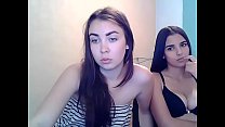 Deux brune lesbienne magnifique en Caméra