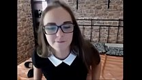 Teen showing legs in webcam