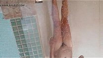 esposa tomando banho