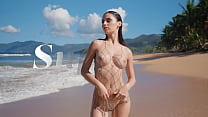 Hannah Shows Off Her Perfect Body In Front Of Camera - SUPERBE