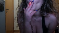 HOT AMATEUR GIRL SMOKING