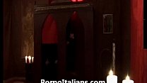 Porno italiano -  pompino nel confessionale con prete e vescovo
