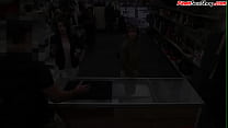 Pawnshop beauty dickriding in store after fellatio