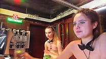 rusas se masturban y bailan en pub mientras no hay nadie
