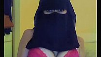 Sexy Saudi Arabian girl twerking with veil on